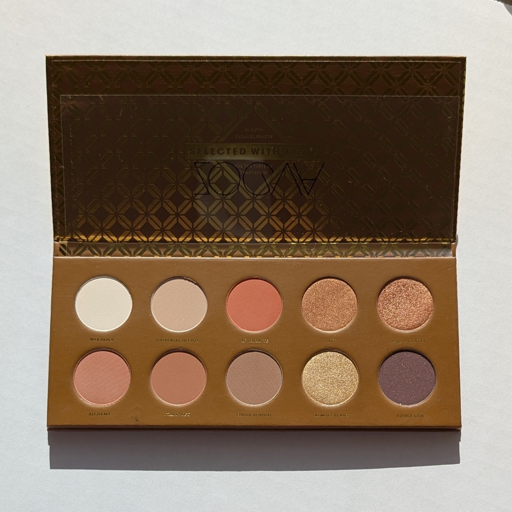 Zoeva NIB  Multicolor Eyeshadow Palette In Caramel Melange